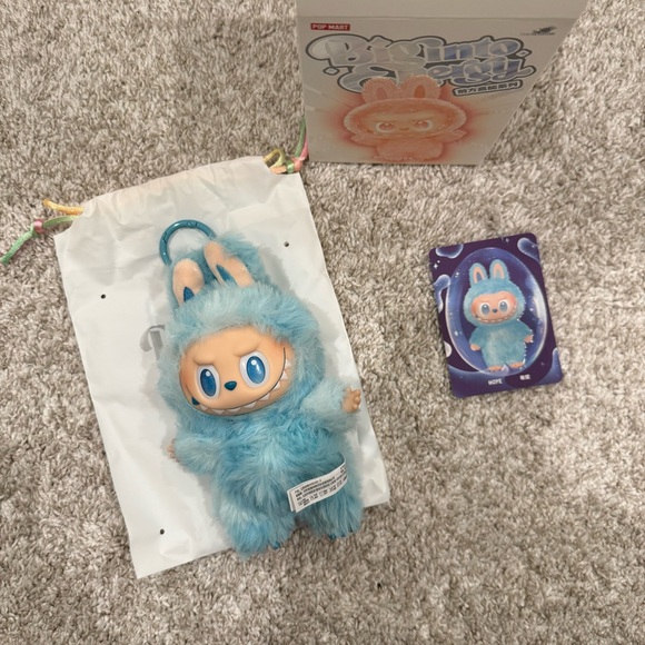 Pop Mart Labubu Blue Hope Big Into Energy - Picture 1 of 3
